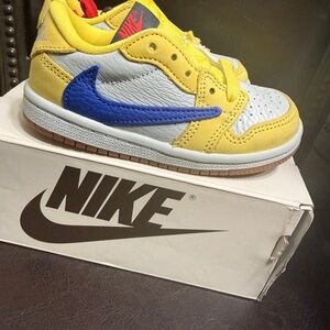 Nike Kids Yellow and Blue Low-Top Sneakers